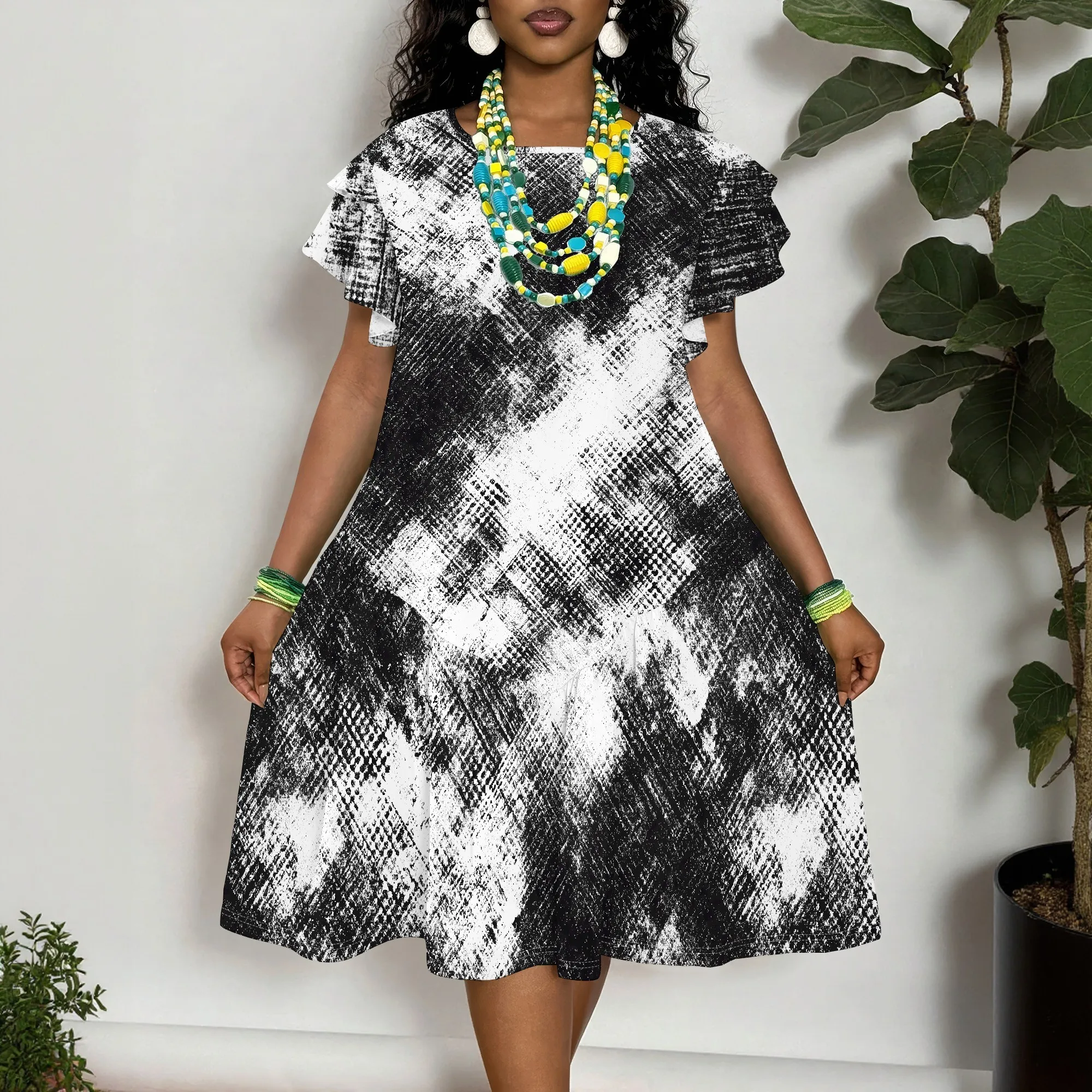 Women's Plus Size Black and White Abstract Print Short Sleeve Dress
Women's Plus Size Black and White Abstract Print Short Sleeve Dress