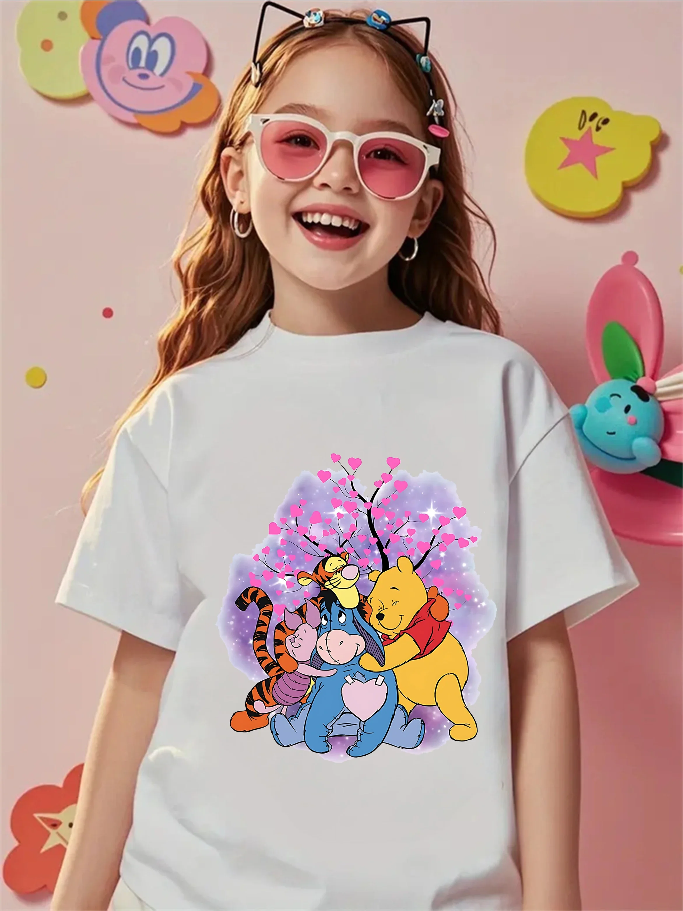 Летняя футболка с круглым вырезом для мальчиков и девочек с Винни-Пухом, 2026, 3-14 лет, милая, в стиле кавай, с мультяшным принтом, модная, уличная, повседневная
Летняя футболка с круглым вырезом для мальчиков и девочек с Винни-Пухом, 2026, 3-14 лет, милая, в стиле кавай, с мультяшным принтом, модная, уличная, повседневная