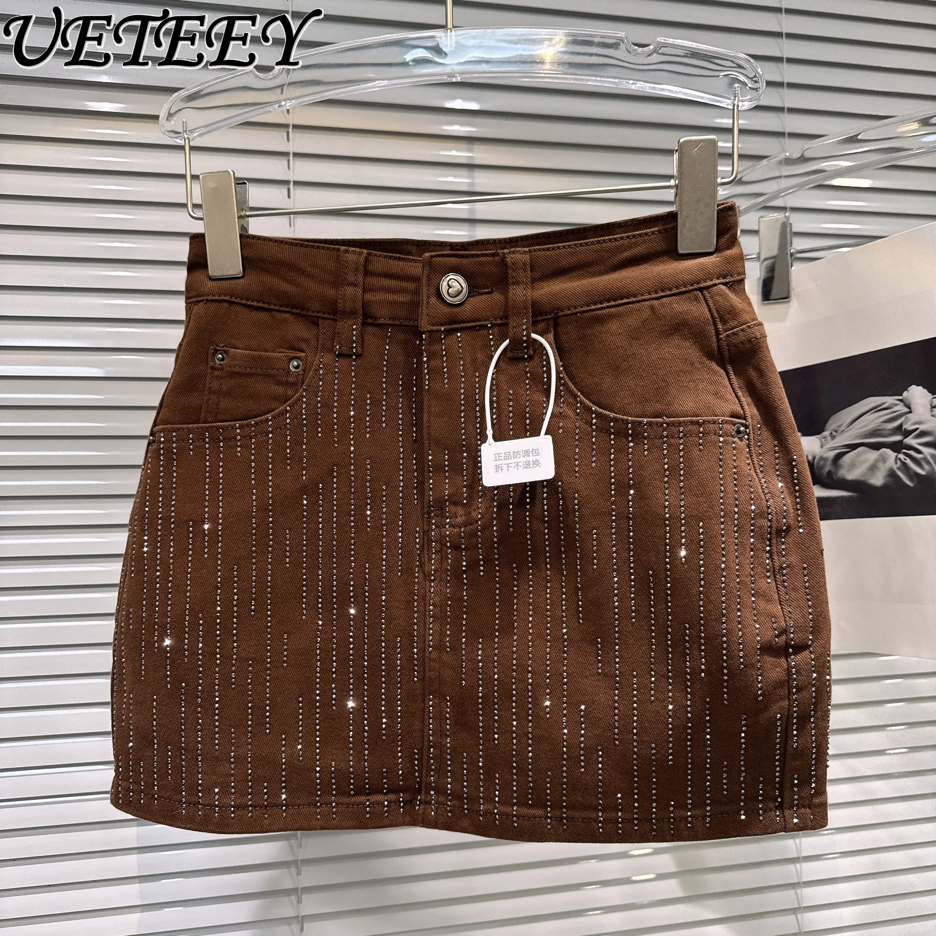 2025 Winter New Street Fashion Hot Girl Heavy Rhinestone Fleece Lined Thickened Warm Denim Short Skirt Hip Mini Skirts Women
2025 Winter New Street Fashion Hot Girl Heavy Rhinestone Fleece Lined Thickened Warm Denim Short Skirt Hip Mini Skirts Women