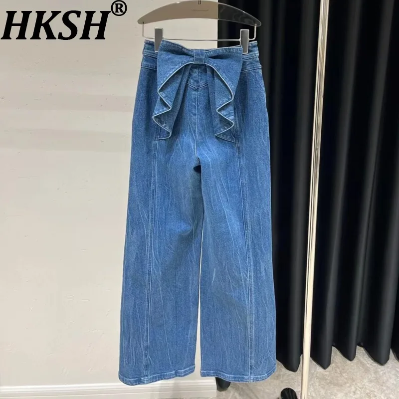 HKSH 2026 Spring Autumn New Women Jeans American Retro Back Bow High Waisted Elegant Fashion Chic Y2K Casual Denim Pants HK18851
HKSH 2026 Spring Autumn New Women Jeans American Retro Back Bow High Waisted Elegant Fashion Chic Y2K Casual Denim Pants HK18851