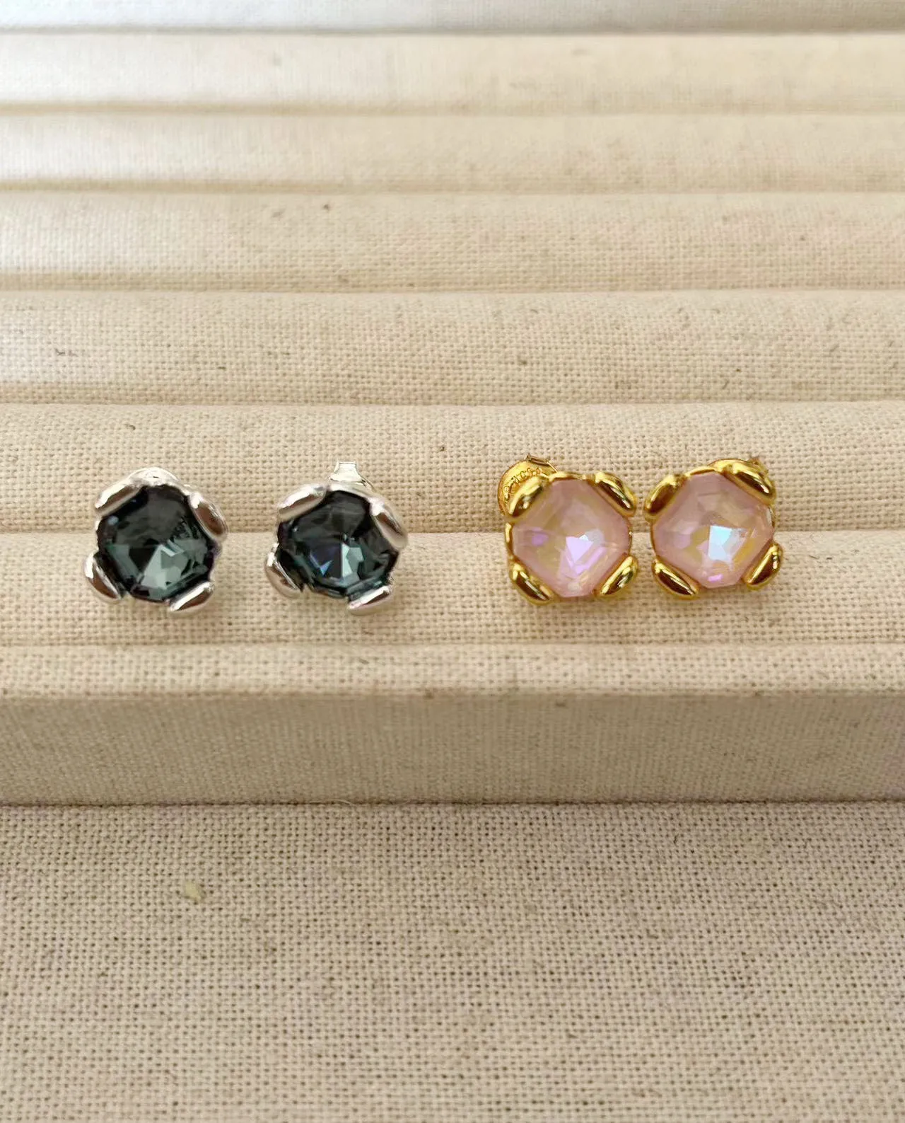 Europe and America 2023 New Bestselling Uno de 50 Fashion Charm Gem Exquisite Earrings Popular High Quality Jewelry Gifts
Europe and America 2023 New Bestselling Uno de 50 Fashion Charm Gem Exquisite Earrings Popular High Quality Jewelry Gifts