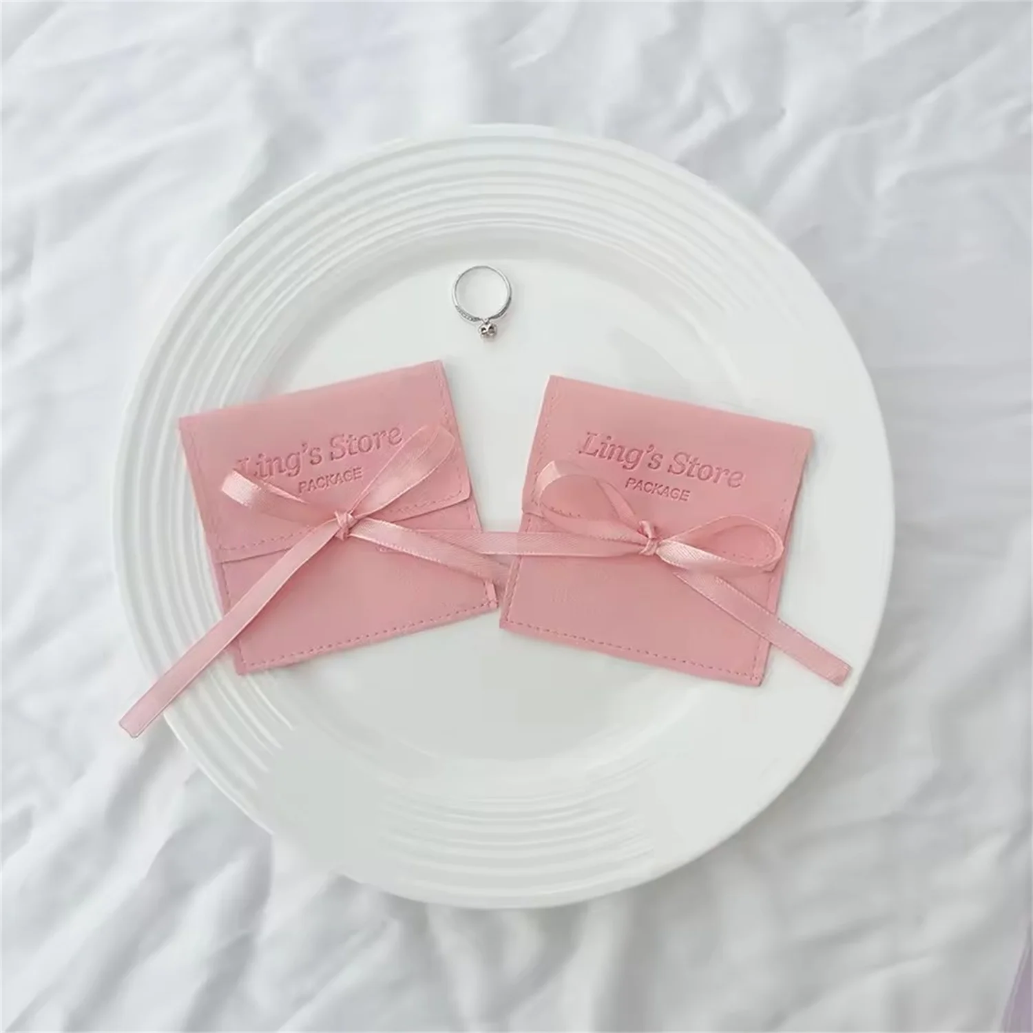 100Pcs Pink Personalized Logo Jewelry Microfiber Ribbon Envelope Bag Wedding Favors Gift Packaging Flannel Suede Velvet Pouches
100Pcs Pink Personalized Logo Jewelry Microfiber Ribbon Envelope Bag Wedding Favors Gift Packaging Flannel Suede Velvet Pouches