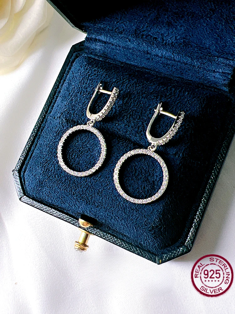 New round earrings 925 sterling silver inlaid with white diamonds, light luxury and niche, simple and sweet wedding jewelry
New round earrings 925 sterling silver inlaid with white diamonds, light luxury and niche, simple and sweet wedding jewelry