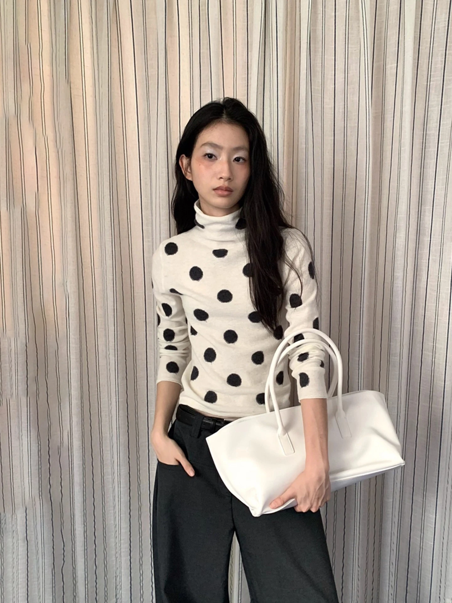 White Polka Dot Women's Knitted Wool Long Sleeve High Collar Fitted Warm Base Shirt Inner Wear Top Casual Style Autumn Winter
White Polka Dot Women's Knitted Wool Long Sleeve High Collar Fitted Warm Base Shirt Inner Wear Top Casual Style Autumn Winter