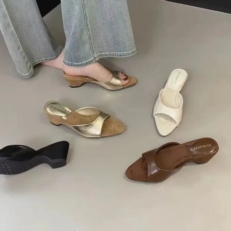 Vintage Open Toe Wedge Slippers Women's Summer Outside Wear All-match High Heel Strap Sandals
Vintage Open Toe Wedge Slippers Women's Summer Outside Wear All-match High Heel Strap Sandals