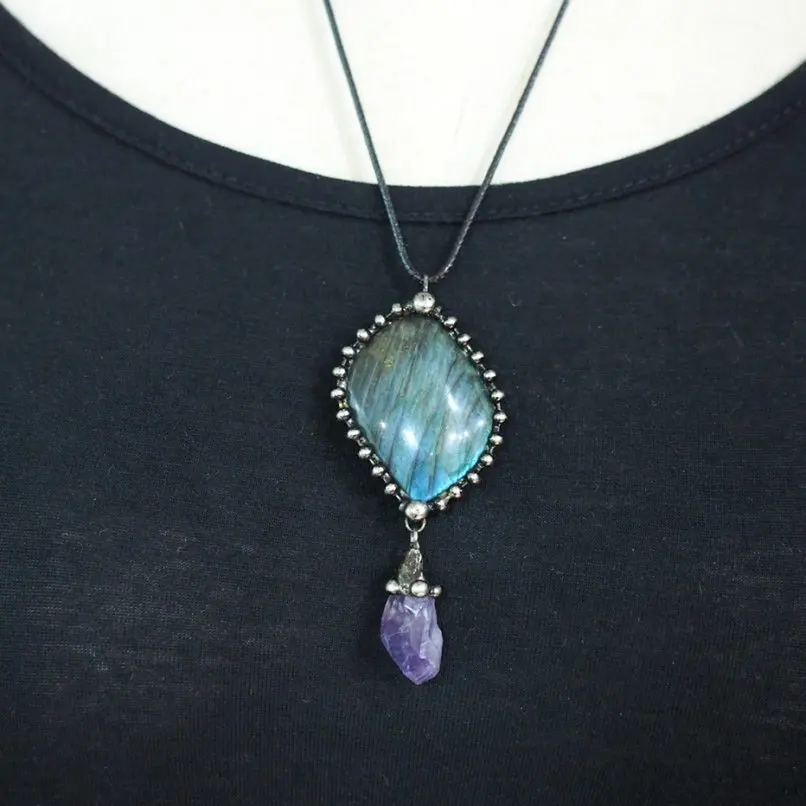 Labradorite Rope Leather Amethyst Semi Precious Stone Free Form Point Crystal Pillar Necklace Soldered Vintage
Labradorite Rope Leather Amethyst Semi Precious Stone Free Form Point Crystal Pillar Necklace Soldered Vintage