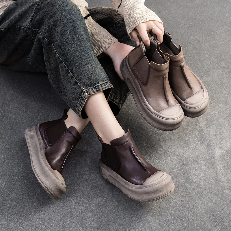 2025 Top Cowhide Autumn Genuine Leather Shoes Women Boots Large Size Winter Boots Flat Soft Sole Comfortable Boots
2025 Top Cowhide Autumn Genuine Leather Shoes Women Boots Large Size Winter Boots Flat Soft Sole Comfortable Boots