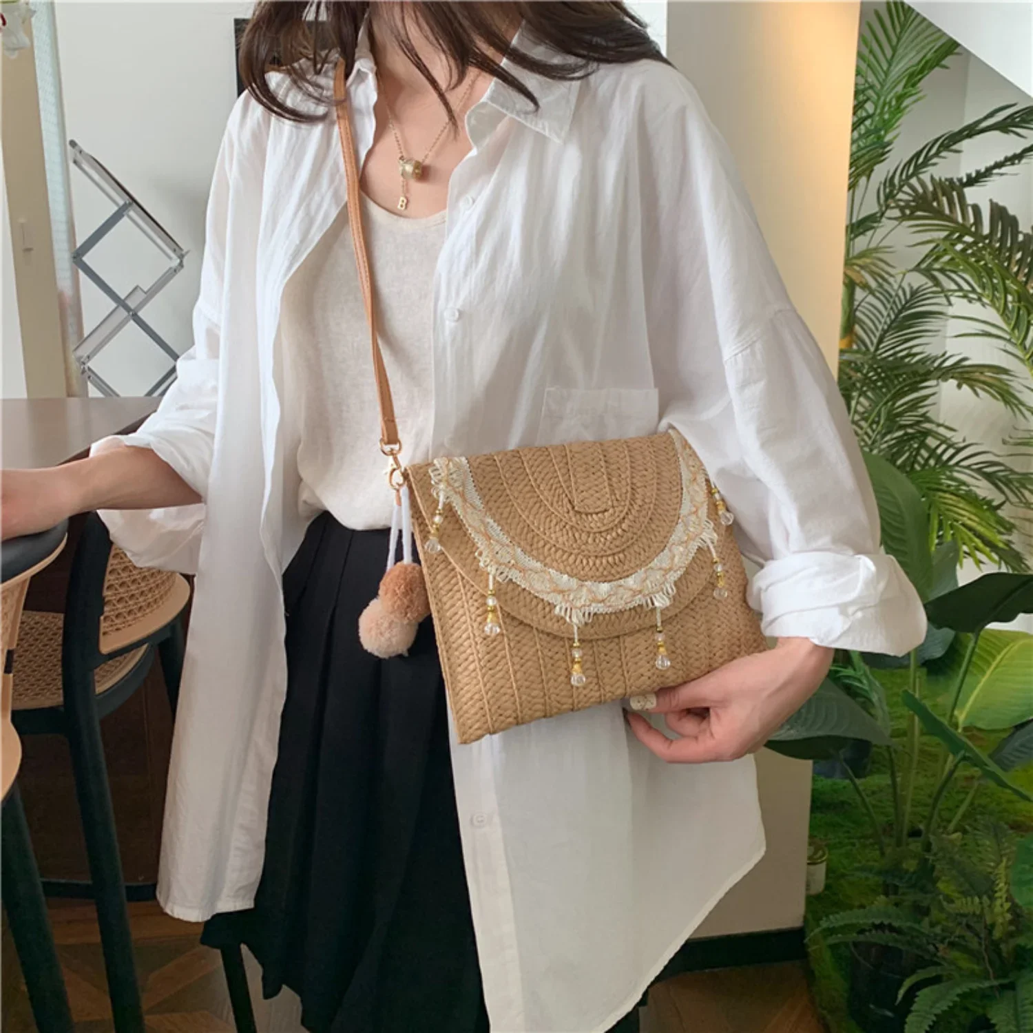 Chic Straw Clutch Bag with Faux Pearl Tassel Crossbody Purse - Fashionable Evening Handbag
Chic Straw Clutch Bag with Faux Pearl Tassel Crossbody Purse - Fashionable Evening Handbag