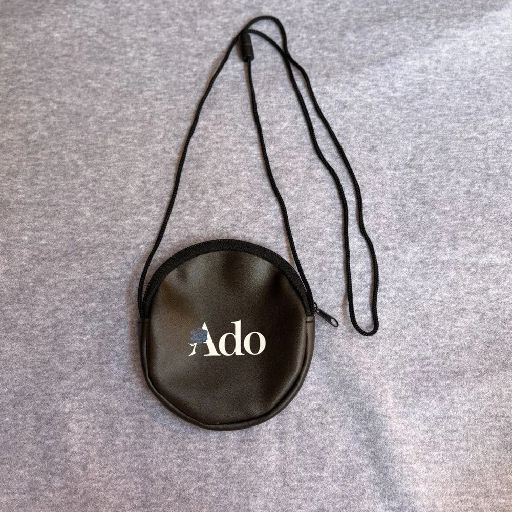 Сумка для косплея в стиле аниме, черная сумка через плечо, круглая сумка-кроссбоди из искусственной кожи, милая сумочка для монет, аксессуар
Сумка для косплея в стиле аниме, черная сумка через плечо, круглая сумка-кроссбоди из искусственной кожи, милая сумочка для монет, аксессуар