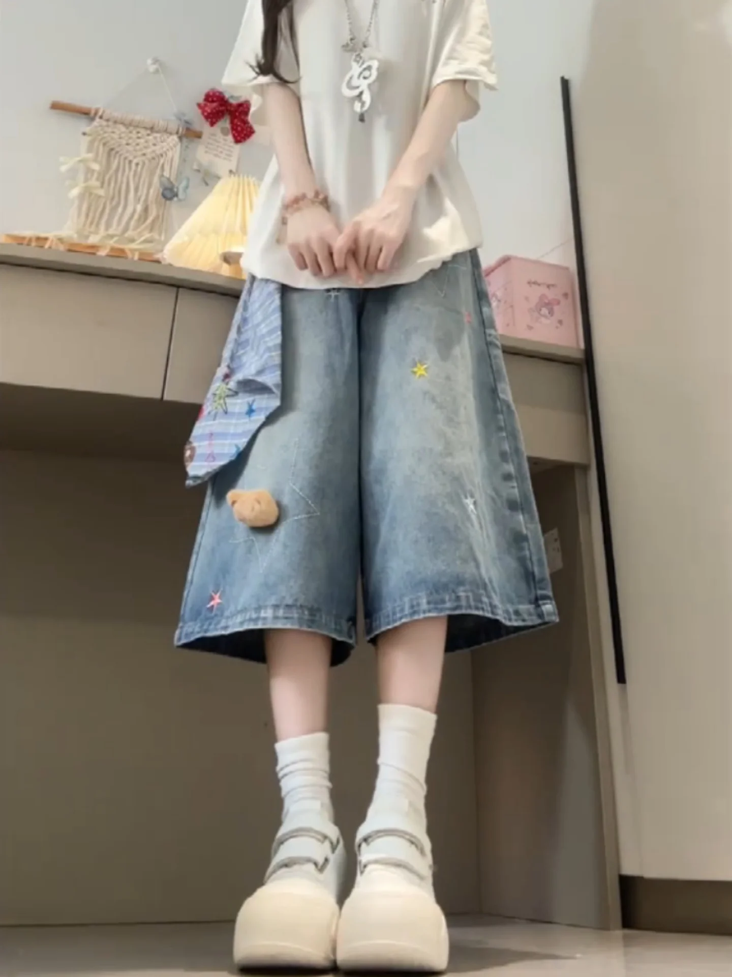 American Style Worn-look Women's High-waist Wide-leg Jeans Casual Comfortable Loose Fit Denim Pants with Pockets Summer Wear
American Style Worn-look Women's High-waist Wide-leg Jeans Casual Comfortable Loose Fit Denim Pants with Pockets Summer Wear