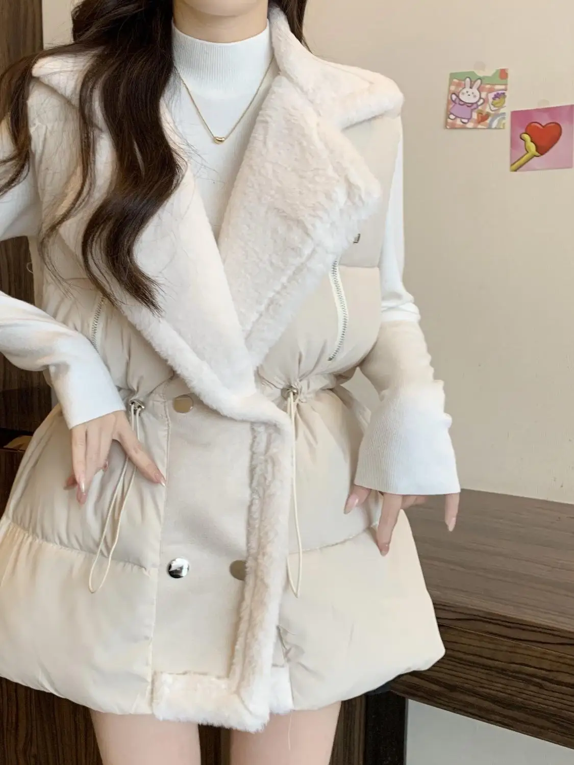 Осенне-зимний утепленный жилет из хлопка с воротником из овечьей шерсти, большие размеры, женская верхняя одежда с утяжкой на талии
Осенне-зимний утепленный жилет из хлопка с воротником из овечьей шерсти, большие размеры, женская верхняя одежда с утяжкой на талии