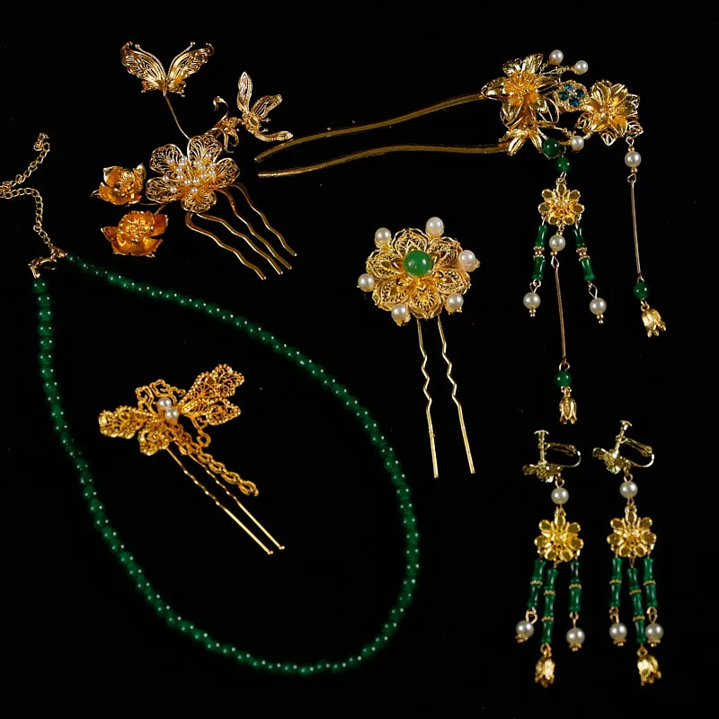 Chinese Bridal Xiuhe Headdress New Golden Green Hairpin Simple Elegant Classical Chinese Xiuhe Suit and Gown Hair Accessories
Chinese Bridal Xiuhe Headdress New Golden Green Hairpin Simple Elegant Classical Chinese Xiuhe Suit and Gown Hair Accessories