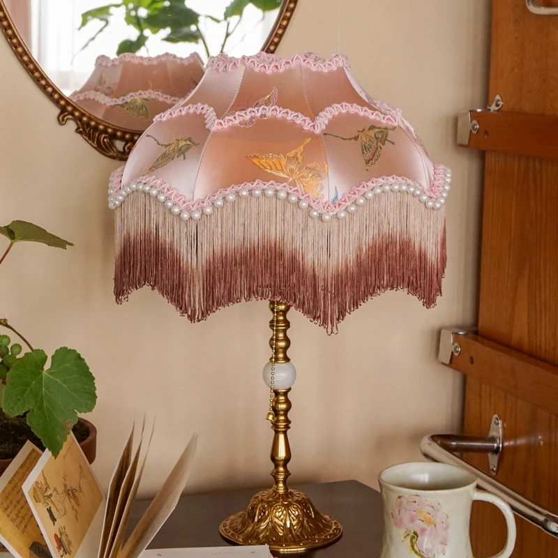 Jade butterfly satin luxury new Chinese French style retro living room bedroom bedside atmosphere table lamp
Jade butterfly satin luxury new Chinese French style retro living room bedroom bedside atmosphere table lamp