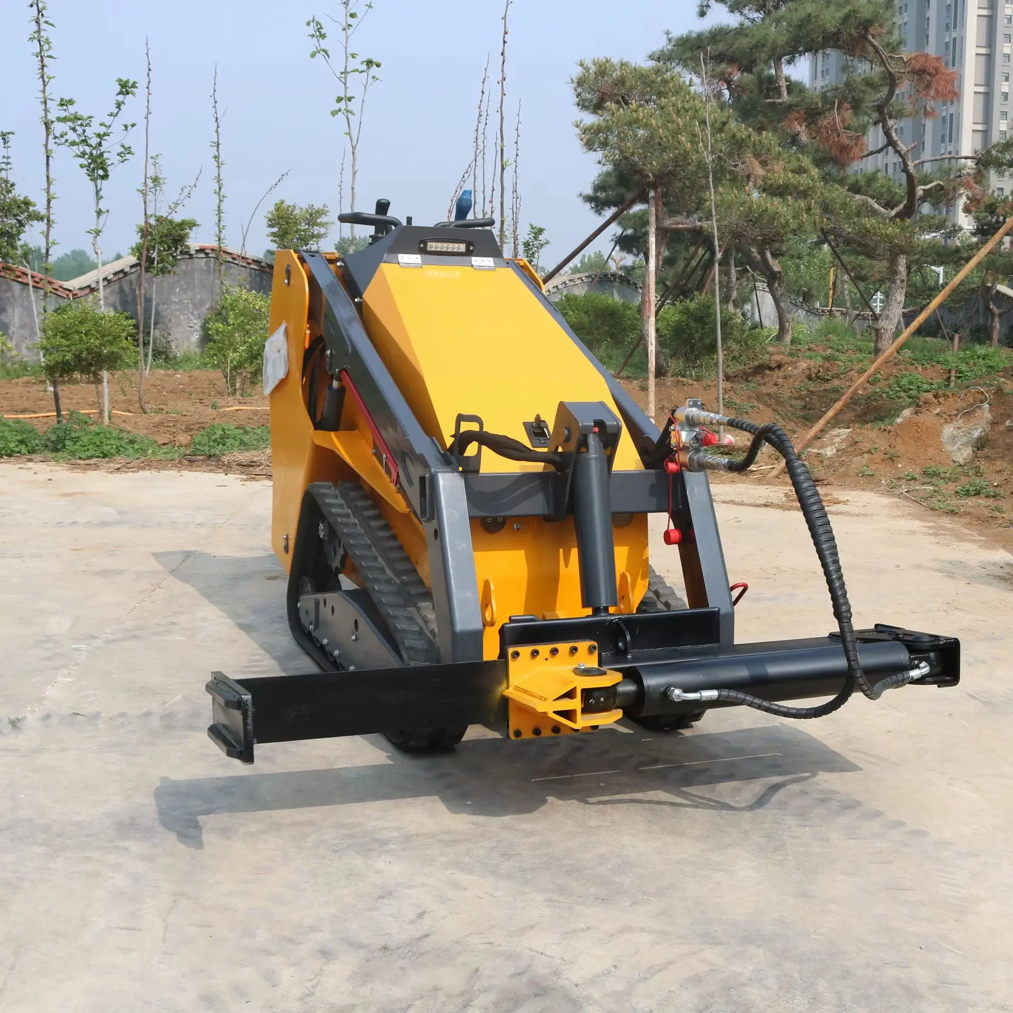 Mini Skid Steer Loader Custom Euro 5 CE Compact Loader with Attachments for Farm Yard and Garden Use
Mini Skid Steer Loader Custom Euro 5 CE Compact Loader with Attachments for Farm Yard and Garden Use