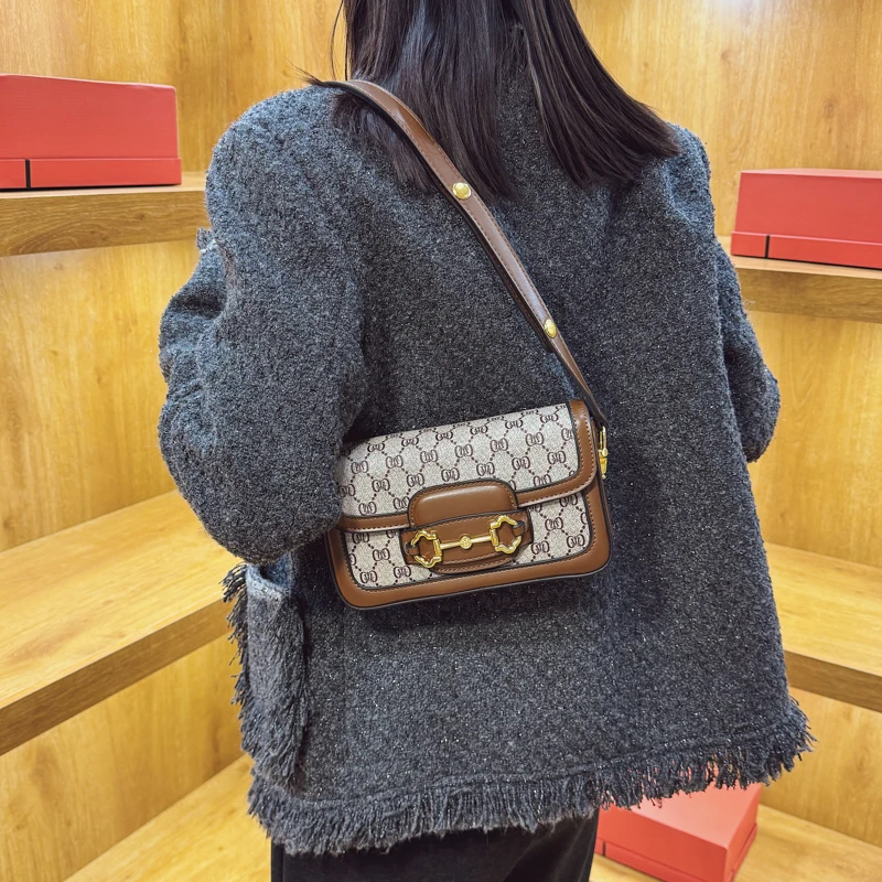 Elegant Women's Fashion Leather Crossbody Bag Designer Luxury Shoulder Handbag Classic Tote For Everyday Style
Elegant Women's Fashion Leather Crossbody Bag Designer Luxury Shoulder Handbag Classic Tote For Everyday Style