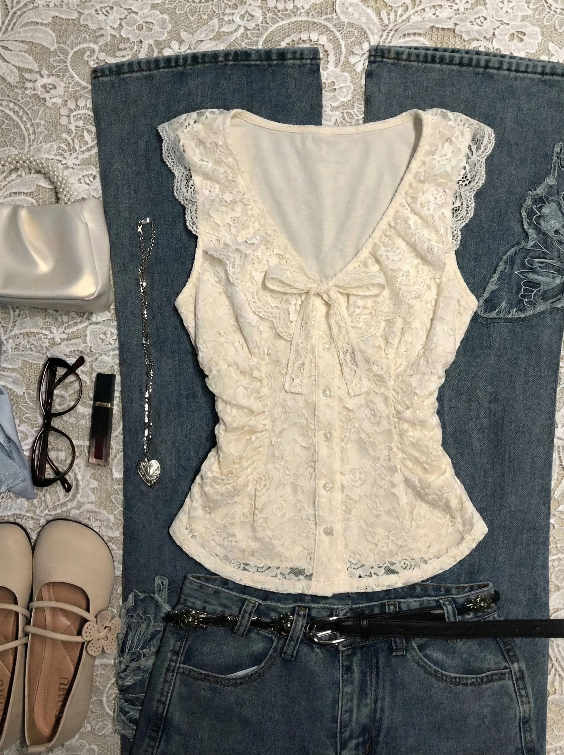 Sweet Lace Vest Top with Bowknot Waist Cinching for Women in Apricot Color Retro Style Cotton Summer New Arrival
Sweet Lace Vest Top with Bowknot Waist Cinching for Women in Apricot Color Retro Style Cotton Summer New Arrival