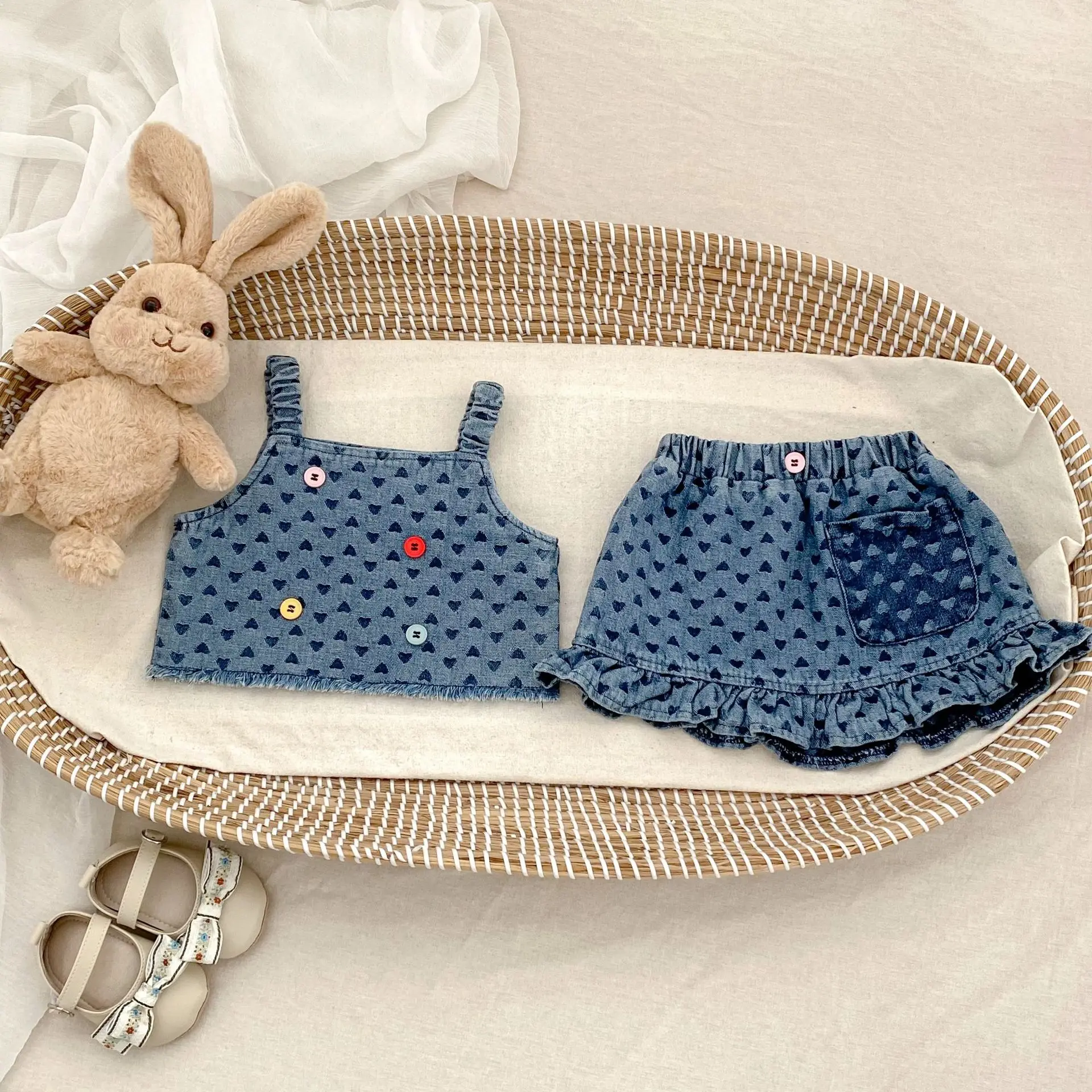 2025 Summer New Baby Girls Sleeveless Denim Clothes Set Infant Toddler Sling Tops + Lace Skirts 2pcs Suit Girls Fashion Outfits
2025 Summer New Baby Girls Sleeveless Denim Clothes Set Infant Toddler Sling Tops + Lace Skirts 2pcs Suit Girls Fashion Outfits