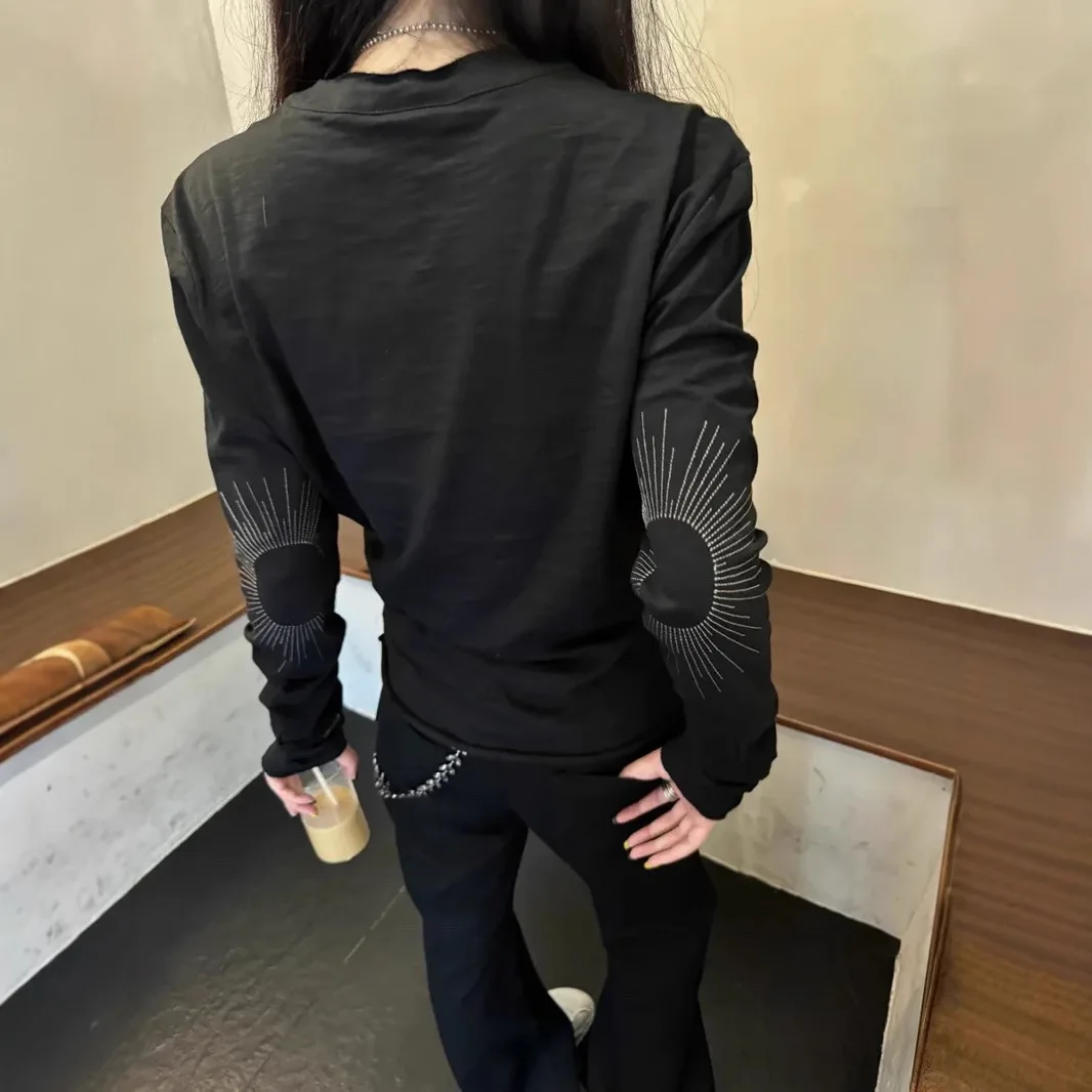 Футболка унисекс с длинным рукавом из хлопка в винтажном американском стиле с вышивкой и воротником-стойкой, приталенная
Футболка унисекс с длинным рукавом из хлопка в винтажном американском стиле с вышивкой и воротником-стойкой, приталенная