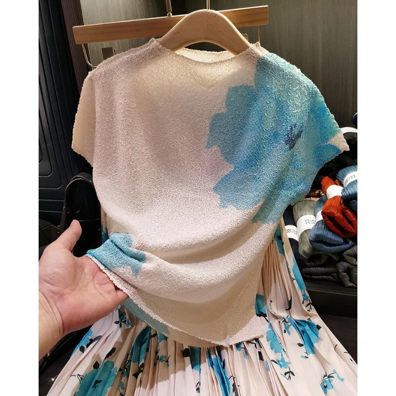 Printed Standing Neck Short Sleeve Top + Pleated Half Skirt 2 Piece Set Women Miyake Pleated Fashion Casual Vacation Skirt
Printed Standing Neck Short Sleeve Top + Pleated Half Skirt 2 Piece Set Women Miyake Pleated Fashion Casual Vacation Skirt