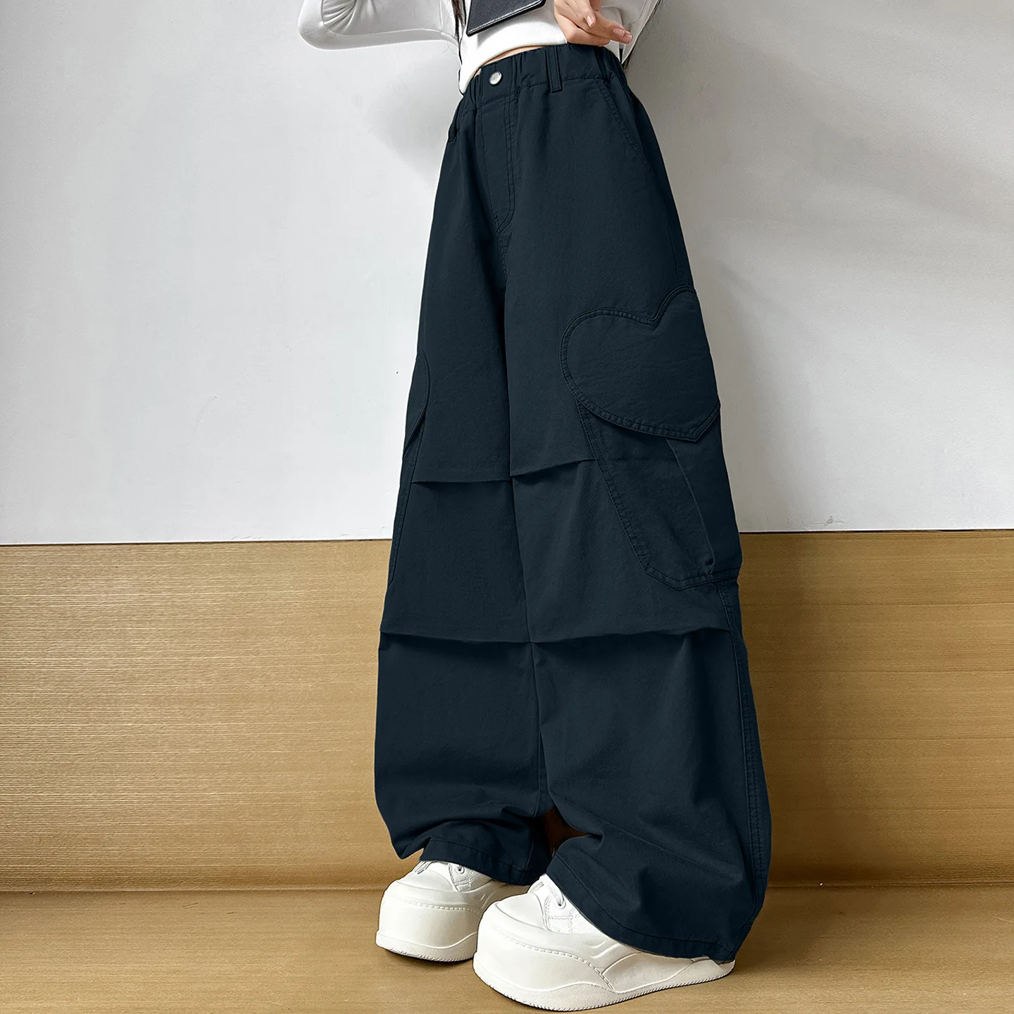 Осень 2023 г., корейские детские брюки-карго для девочек, свободные брюки с карманами в форме сердца для девочек-подростков, свободные брюки полной длины с эластичной резинкой на талии
Осень 2023 г., корейские детские брюки-карго для девочек, свободные брюки с карманами в форме сердца для девочек-подростков, свободные брюки полной длины с эластичной резинкой на талии