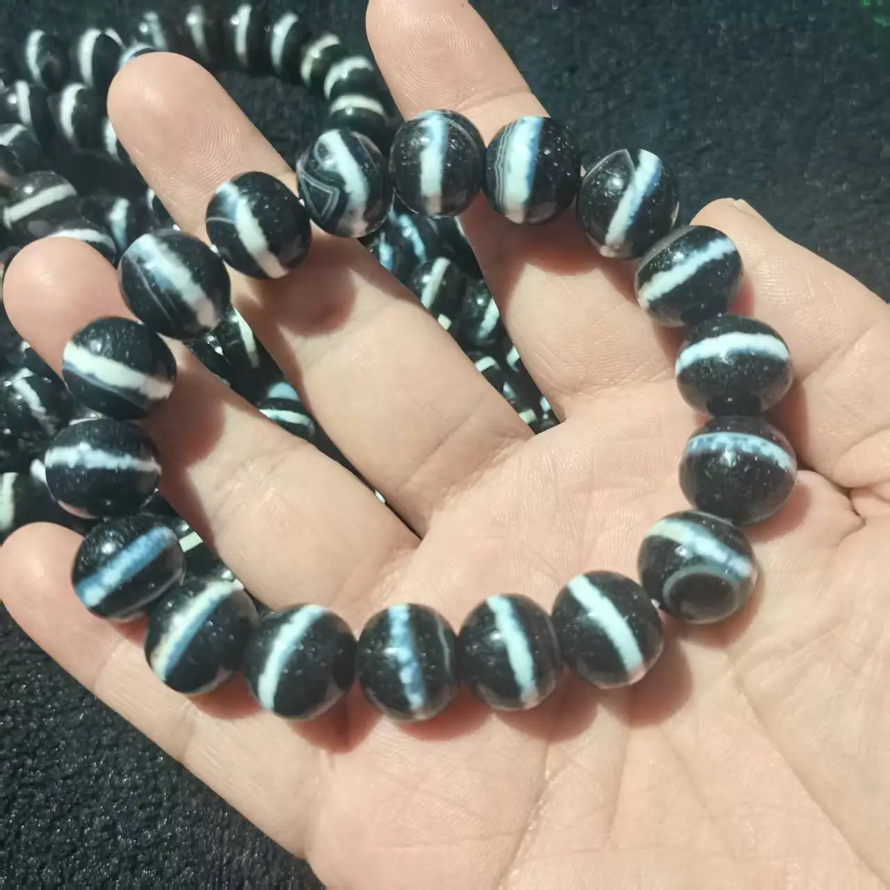 1pcs/lot Old Frontline pharmacist Dzi Beads Bracelet Strips Totems Natural Agate Ji Powerful Amulet Collectible Jewelry
1pcs/lot Old Frontline pharmacist Dzi Beads Bracelet Strips Totems Natural Agate Ji Powerful Amulet Collectible Jewelry