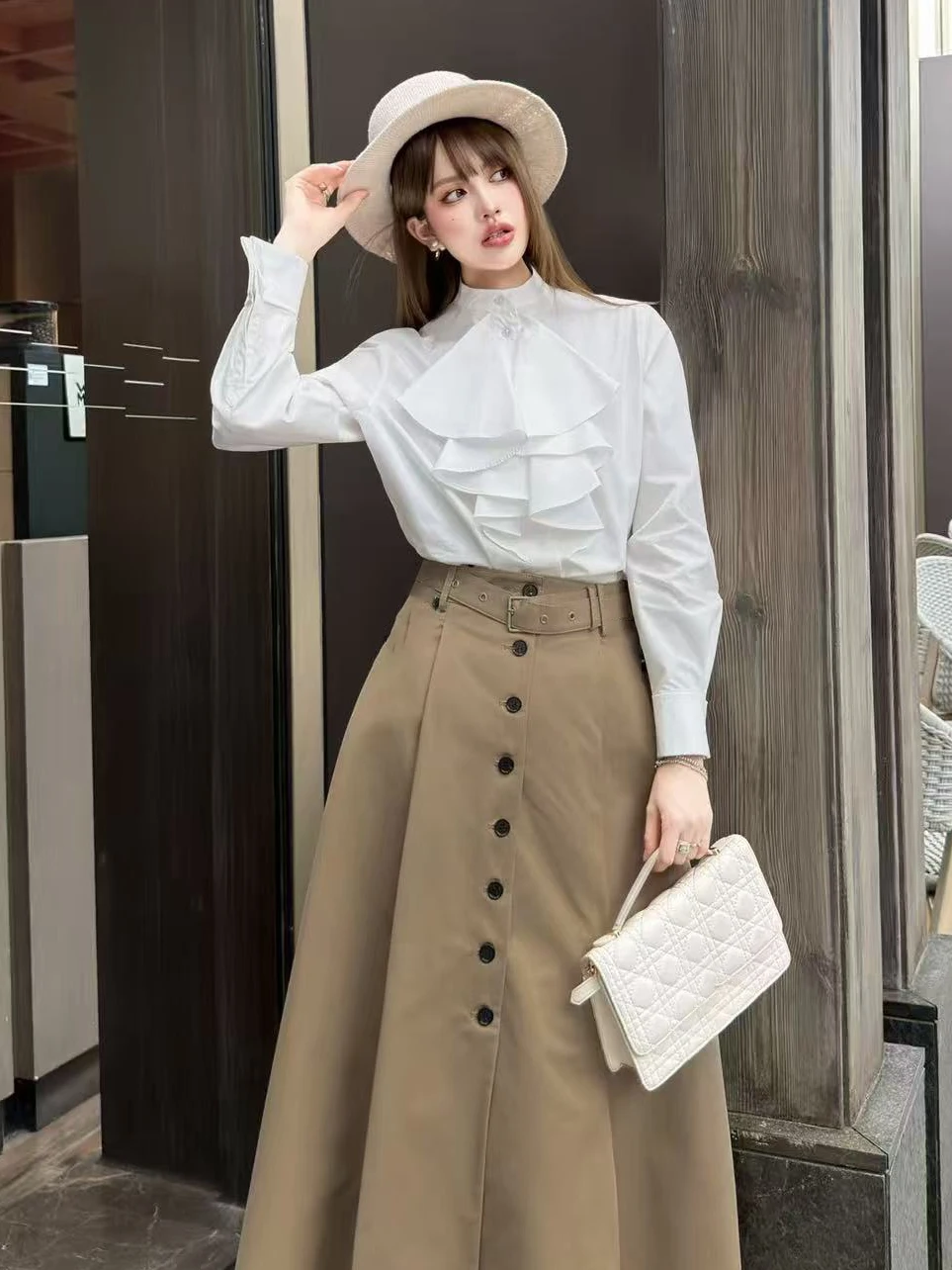Elegant Spring Shirt Women's New Style Stand Collar Gourmet Flower Hepburn Style Cotton Long Sleeve Loose Fit Blouse
Elegant Spring Shirt Women's New Style Stand Collar Gourmet Flower Hepburn Style Cotton Long Sleeve Loose Fit Blouse