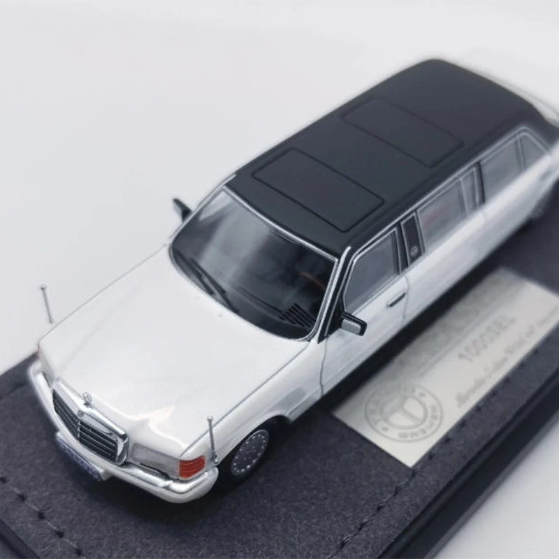 Масштабная модель 1:64 S-Class W126 Stretch Limousine TRASCO 1000 SEL из сплава, имитация классического автомобиля, декоративный сувенир, коллекционная статическая модель
Масштабная модель 1:64 S-Class W126 Stretch Limousine TRASCO 1000 SEL из сплава, имитация классического автомобиля, декоративный сувенир, коллекционная статическая модель