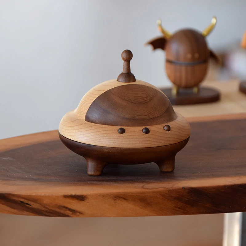 Solid Wood Creative Cute Little Flying Saucer Baby Nipple Storage Box Gift Wooden Desktop Decoration
Solid Wood Creative Cute Little Flying Saucer Baby Nipple Storage Box Gift Wooden Desktop Decoration