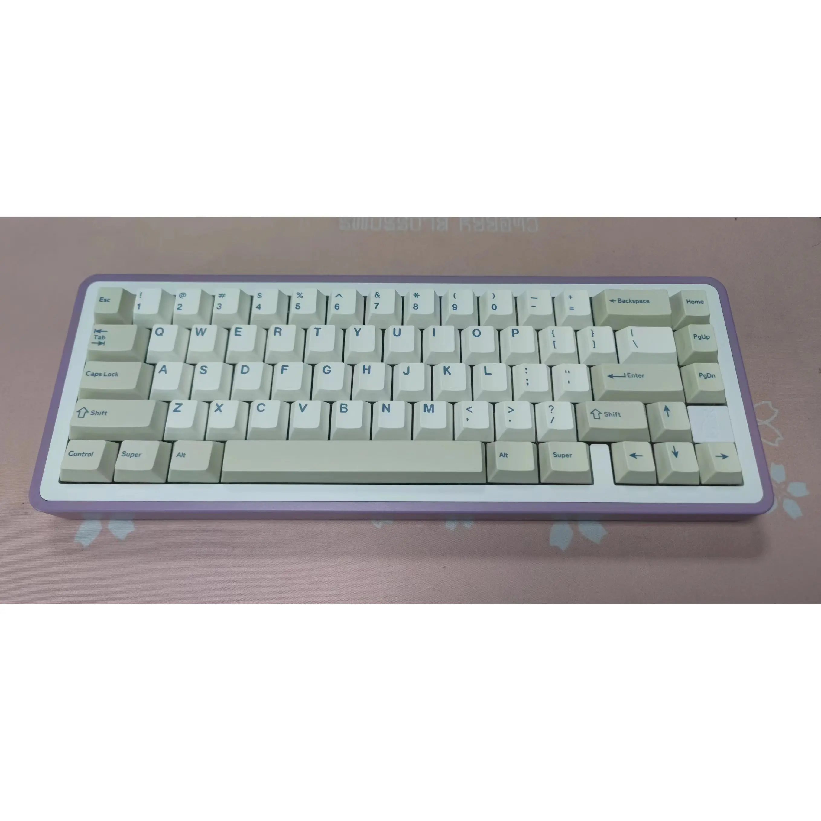 Keycap retro gray PBT original highly sublimated keycap mechanical keyboard customized personality full set
Keycap retro gray PBT original highly sublimated keycap mechanical keyboard customized personality full set