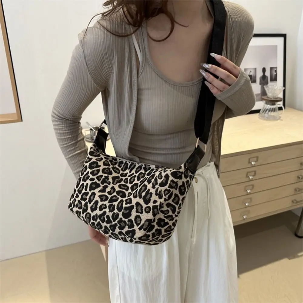 Fashion Korean Style Leopard Print Bag Y2k Street Women's Shoulder Bag Cross Body Retro Spicy Girls Bag Female
Fashion Korean Style Leopard Print Bag Y2k Street Women's Shoulder Bag Cross Body Retro Spicy Girls Bag Female