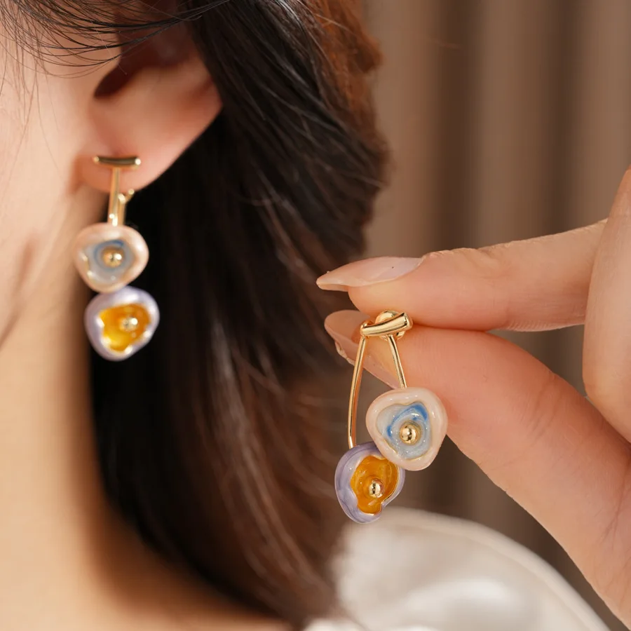 18k Gold Plated Artistic Glaze Flower Dangle Earrings Female Cherry Hanging Pendant Earring Leisure Gathering Banquet Jewelry
18k Gold Plated Artistic Glaze Flower Dangle Earrings Female Cherry Hanging Pendant Earring Leisure Gathering Banquet Jewelry