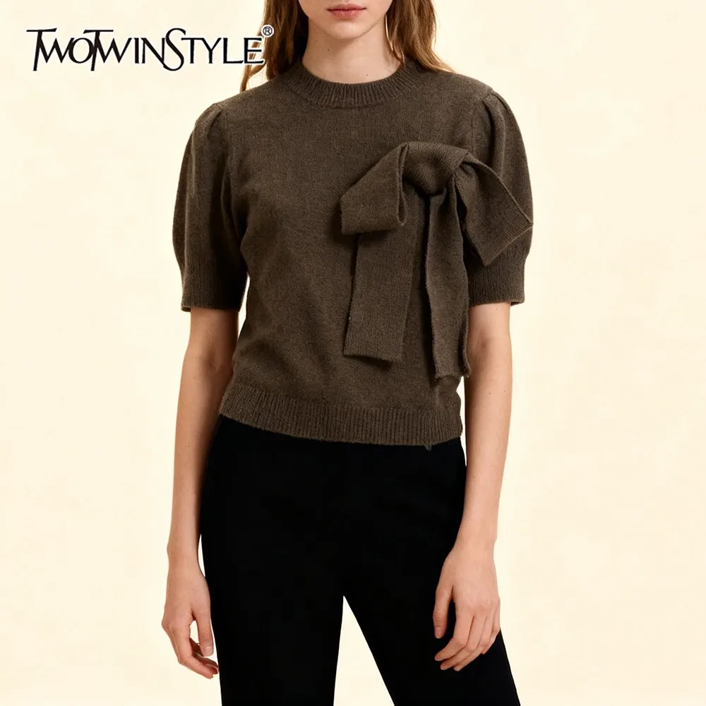 TWOTWINSTYLE Vintage Elegant Pullovers for Women Half High Collar Short Sleeve Patchwork Bowknot Slimming Short Knitwear Female
TWOTWINSTYLE Vintage Elegant Pullovers for Women Half High Collar Short Sleeve Patchwork Bowknot Slimming Short Knitwear Female
