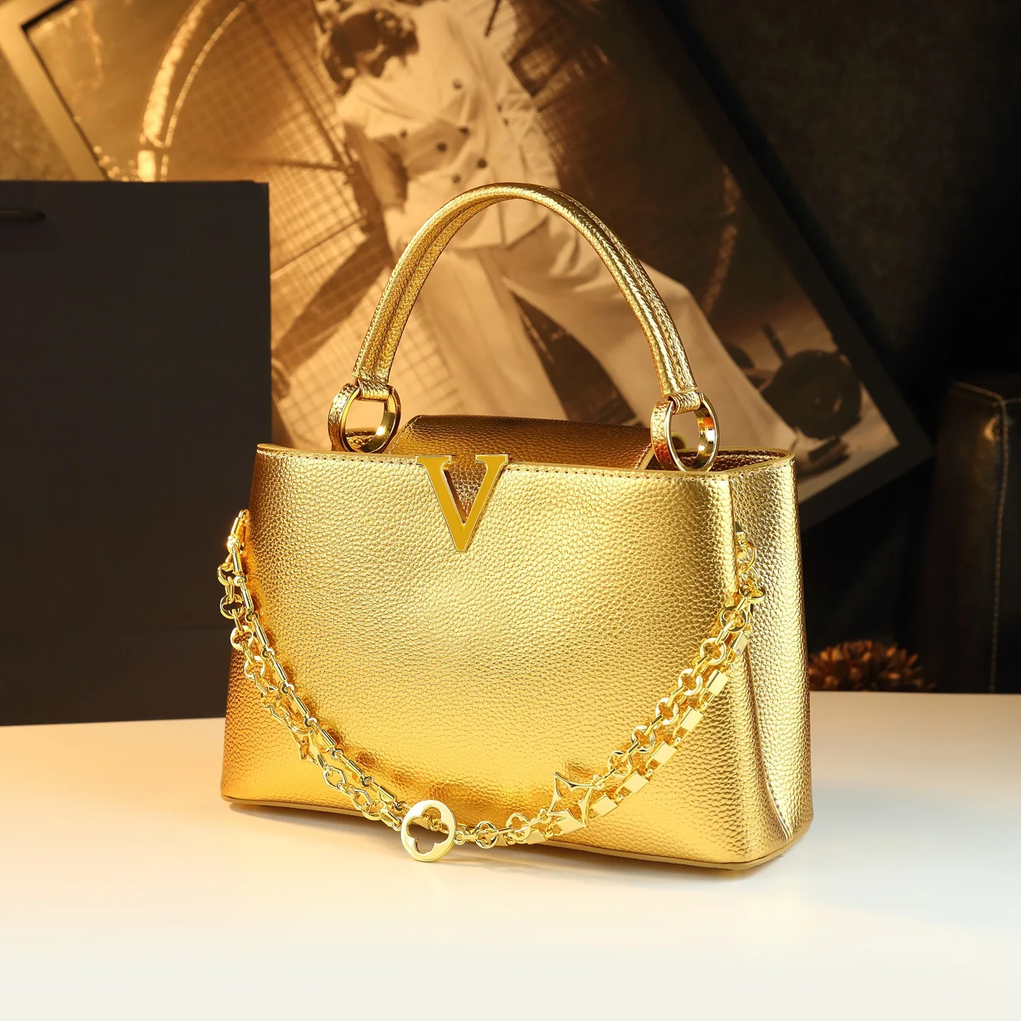 Elegant Casual Leather Diaper Bags For Women Stylish Vintage Messenger Bag Minimalist Luxury Crossbody Bag Solid Color
Elegant Casual Leather Diaper Bags For Women Stylish Vintage Messenger Bag Minimalist Luxury Crossbody Bag Solid Color