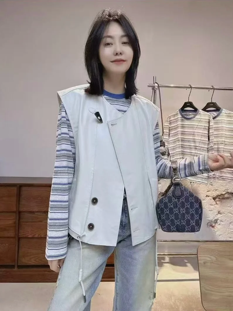 Новая женская кожаная жилетка из овчины 2026 года: укороченная, приталенная, универсальная, модная, для повседневной носки, тонкая, стандартного кроя
Новая женская кожаная жилетка из овчины 2026 года: укороченная, приталенная, универсальная, модная, для повседневной носки, тонкая, стандартного кроя