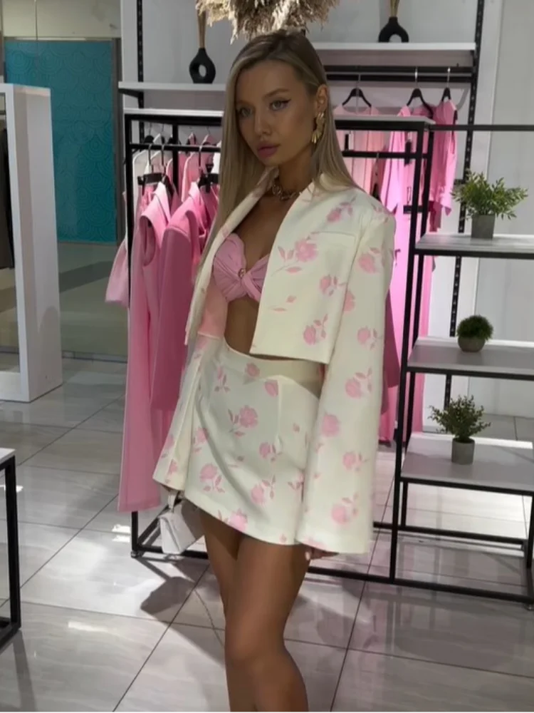Elegant Women Floral Print Jacket Skirts Set Long Sleeve Stand Cropped Coat Hip Package Mini Skirt 2025 Summer Autumn Lady Suits 
Elegant Women Floral Print Jacket Skirts Set Long Sleeve Stand Cropped Coat Hip Package Mini Skirt 2025 Summer Autumn Lady Suits