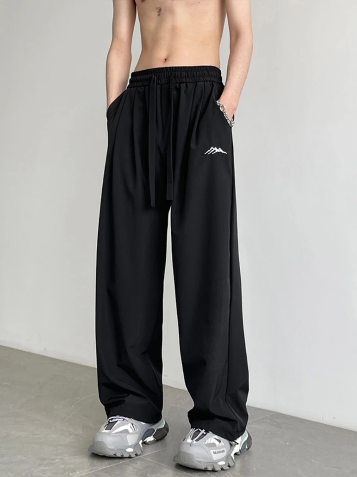 American Sle Ice Silk Casual Pants Thin Wide Leg Spor Drapey Summer Trousers Low Waist Geometric Pattern Youthful Energy
American Sle Ice Silk Casual Pants Thin Wide Leg Spor Drapey Summer Trousers Low Waist Geometric Pattern Youthful Energy