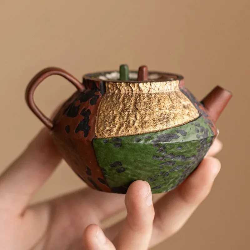 Hand-painted Gold Baijia Teapot To Make Tea Household Single Pot Coarse Pottery Old Rock Mud Kung Fu Tea Set Not Hot Teapot
Hand-painted Gold Baijia Teapot To Make Tea Household Single Pot Coarse Pottery Old Rock Mud Kung Fu Tea Set Not Hot Teapot
