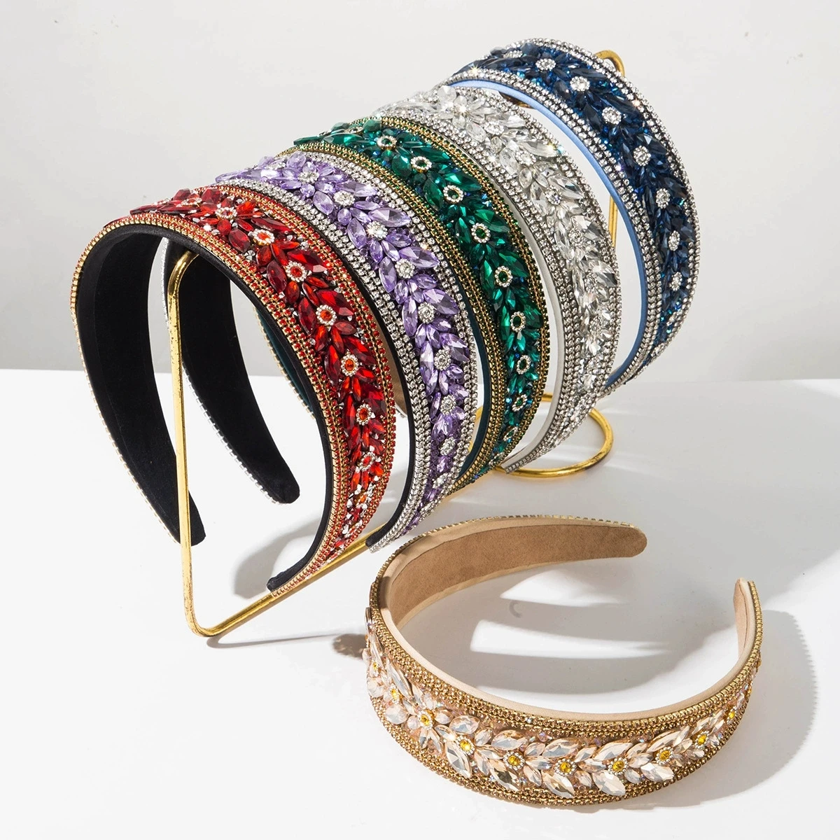 Women's Vintage Baroque Wide Hairband, Sparkling Rhinestone Headband, Elegant Hair Accessories for Banquet Wholesale
Women's Vintage Baroque Wide Hairband, Sparkling Rhinestone Headband, Elegant Hair Accessories for Banquet Wholesale