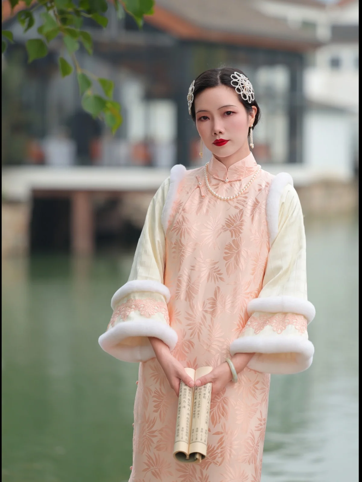 Платье женское Ulara Retro с длинным рукавом, низким разрезом, круглым вырезом, утолщенное, с цветочной вышивкой, осенне-зимнее
Платье женское Ulara Retro с длинным рукавом, низким разрезом, круглым вырезом, утолщенное, с цветочной вышивкой, осенне-зимнее