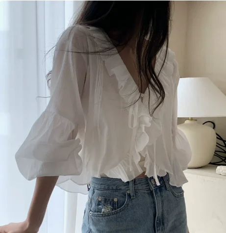 2026 Early Autumn New French Sweet V-neck Strap Ruffle Edge Loose Shirt Sun Protection Long Sleeve Top Women
2026 Early Autumn New French Sweet V-neck Strap Ruffle Edge Loose Shirt Sun Protection Long Sleeve Top Women