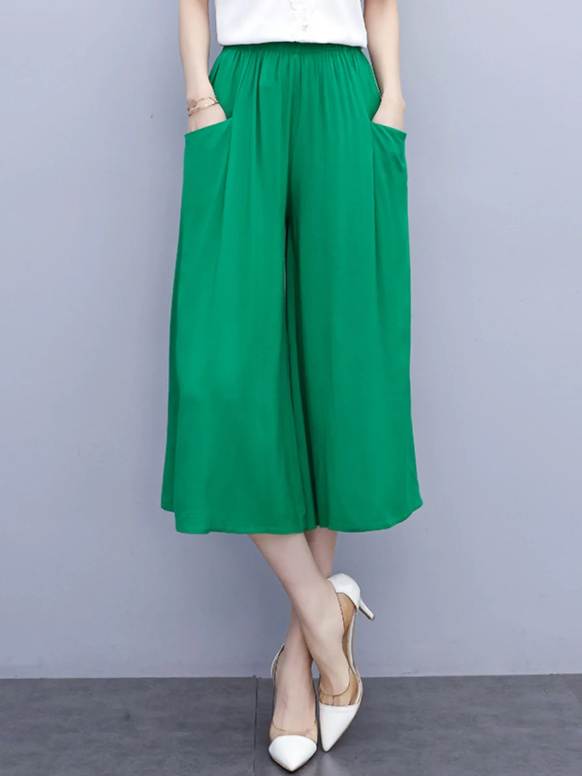 Women's Summer Thin Faux Silk Pants Middle-Aged Mom Loose Pants Plus Size Loose Culotte Casual Pants E8853
Women's Summer Thin Faux Silk Pants Middle-Aged Mom Loose Pants Plus Size Loose Culotte Casual Pants E8853