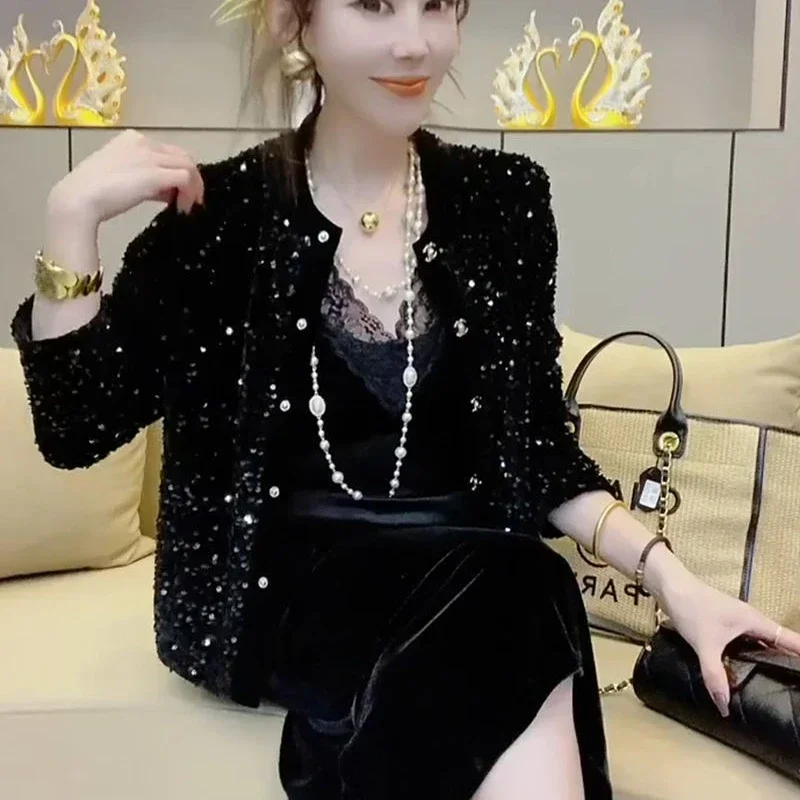 New Design Velvet Splicing Sequins Small Fragrant Temperament Jacket Black Short Light Luxury Top Women Comfortable Simple
New Design Velvet Splicing Sequins Small Fragrant Temperament Jacket Black Short Light Luxury Top Women Comfortable Simple