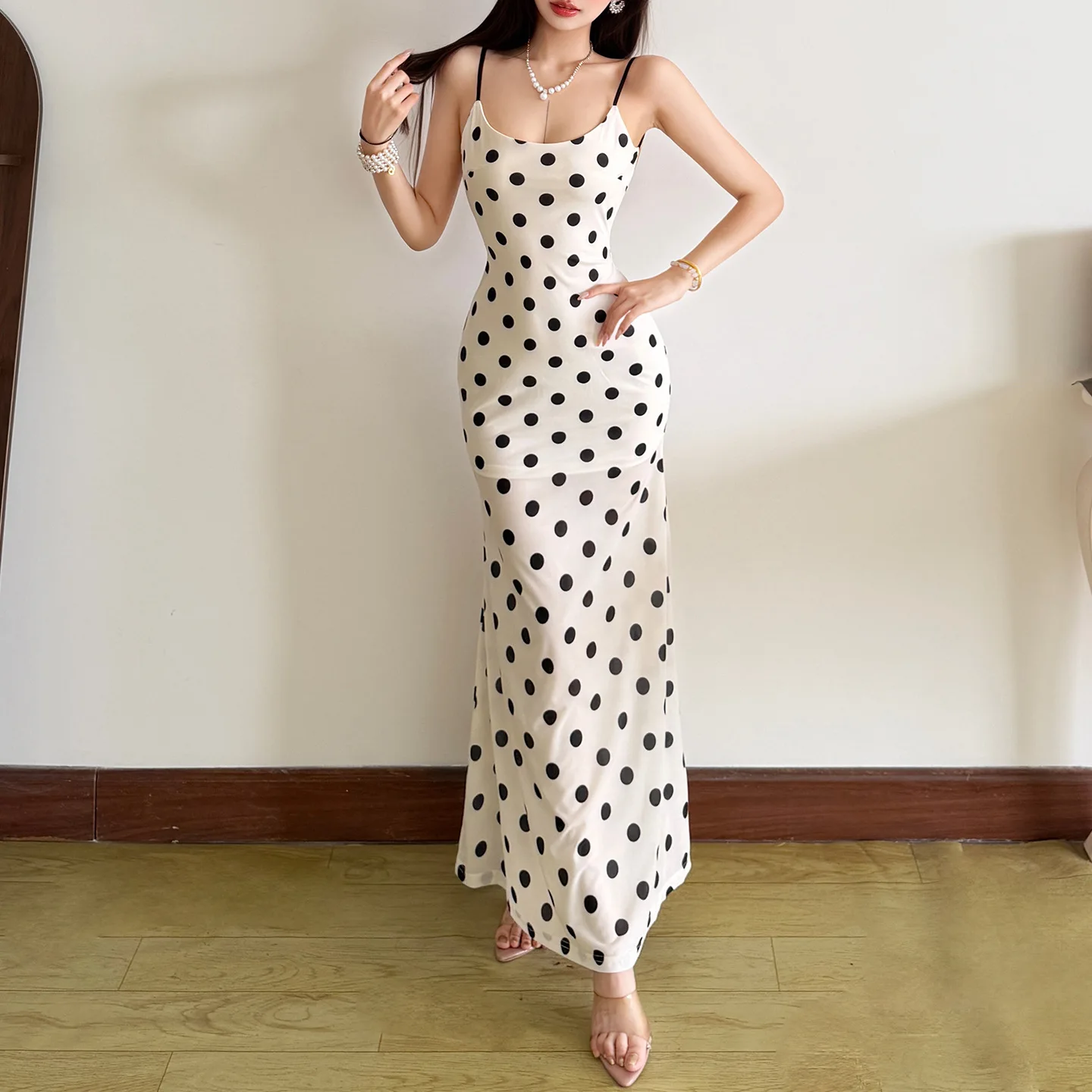 SKMY 2026 Summer New Women Clothing Fashion Polka Dot Printed Sleeveless Suspender Backless Slimming Long Dresses Party Clubwear
SKMY 2026 Summer New Women Clothing Fashion Polka Dot Printed Sleeveless Suspender Backless Slimming Long Dresses Party Clubwear
