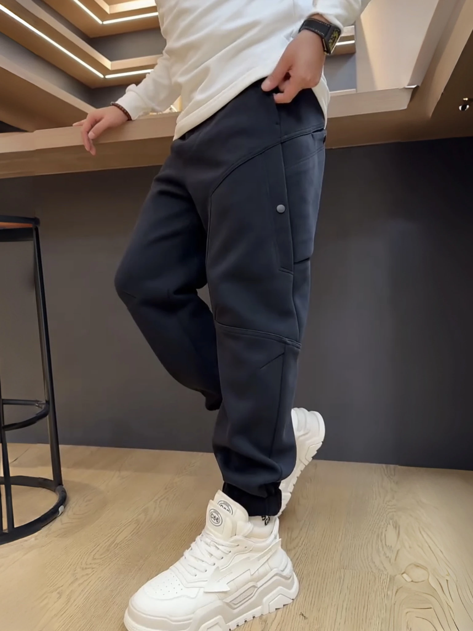 Winter Thiened Large ket Loose Casual Pants Men's Trendy Brand Heavyweight Color Versatile Sports Cuffed Sweatpants
Winter Thiened Large ket Loose Casual Pants Men's Trendy Brand Heavyweight Color Versatile Sports Cuffed Sweatpants