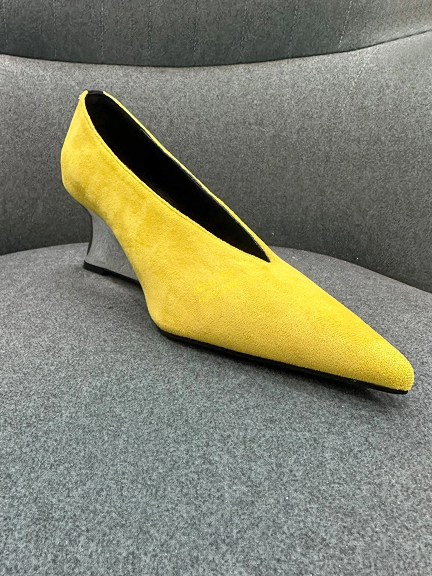 Yellow Suede Slip On Pumps Wedges Heel 6 cm Sexy Pointy Toe Shallow Burgundy Purple Runway 2026 Spring Autumn Women Dress Shoes
Yellow Suede Slip On Pumps Wedges Heel 6 cm Sexy Pointy Toe Shallow Burgundy Purple Runway 2026 Spring Autumn Women Dress Shoes
