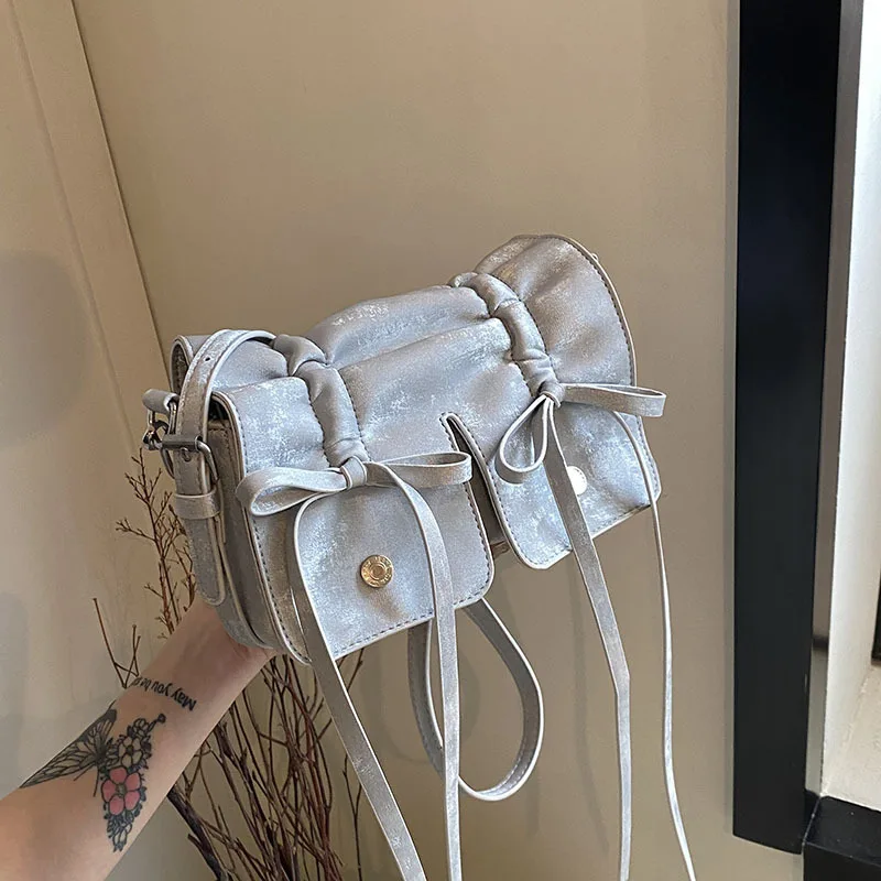 2024 Korean Fashion Fold Bow Handbags Small Square Shoulder Bags For Women Black White Pink Silver Trendy Daily Shopping HandBag
2024 Korean Fashion Fold Bow Handbags Small Square Shoulder Bags For Women Black White Pink Silver Trendy Daily Shopping HandBag