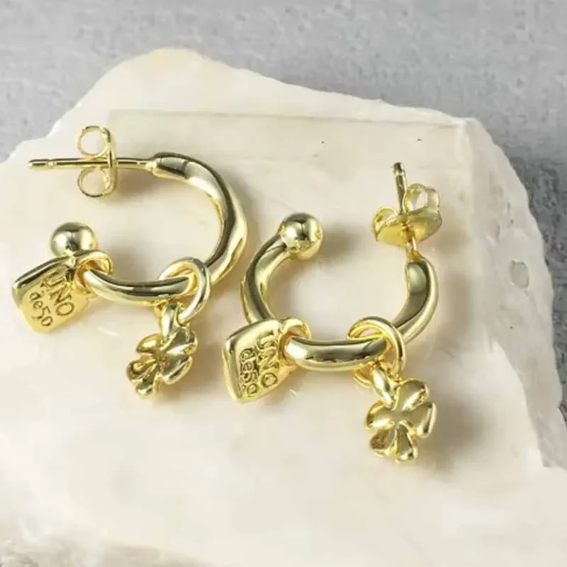 2024 Selling Exquisite High Quality UNO DE 50 Fashion Classic 925 Earrings Jewelry Romantic Holiday Gift
2024 Selling Exquisite High Quality UNO DE 50 Fashion Classic 925 Earrings Jewelry Romantic Holiday Gift