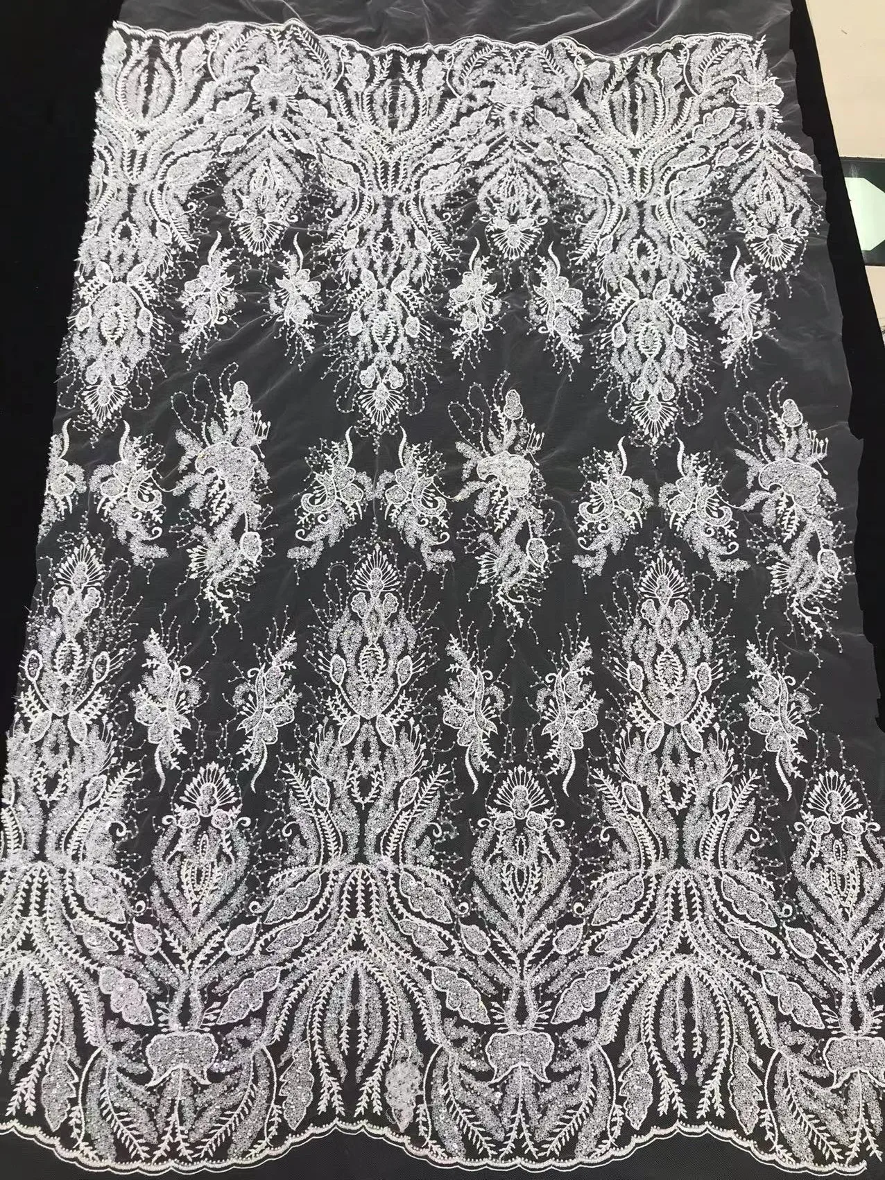 High-quality exquisite European-style large flower bit white bead tube + white beaded wedding lace embroidery gown
High-quality exquisite European-style large flower bit white bead tube + white beaded wedding lace embroidery gown