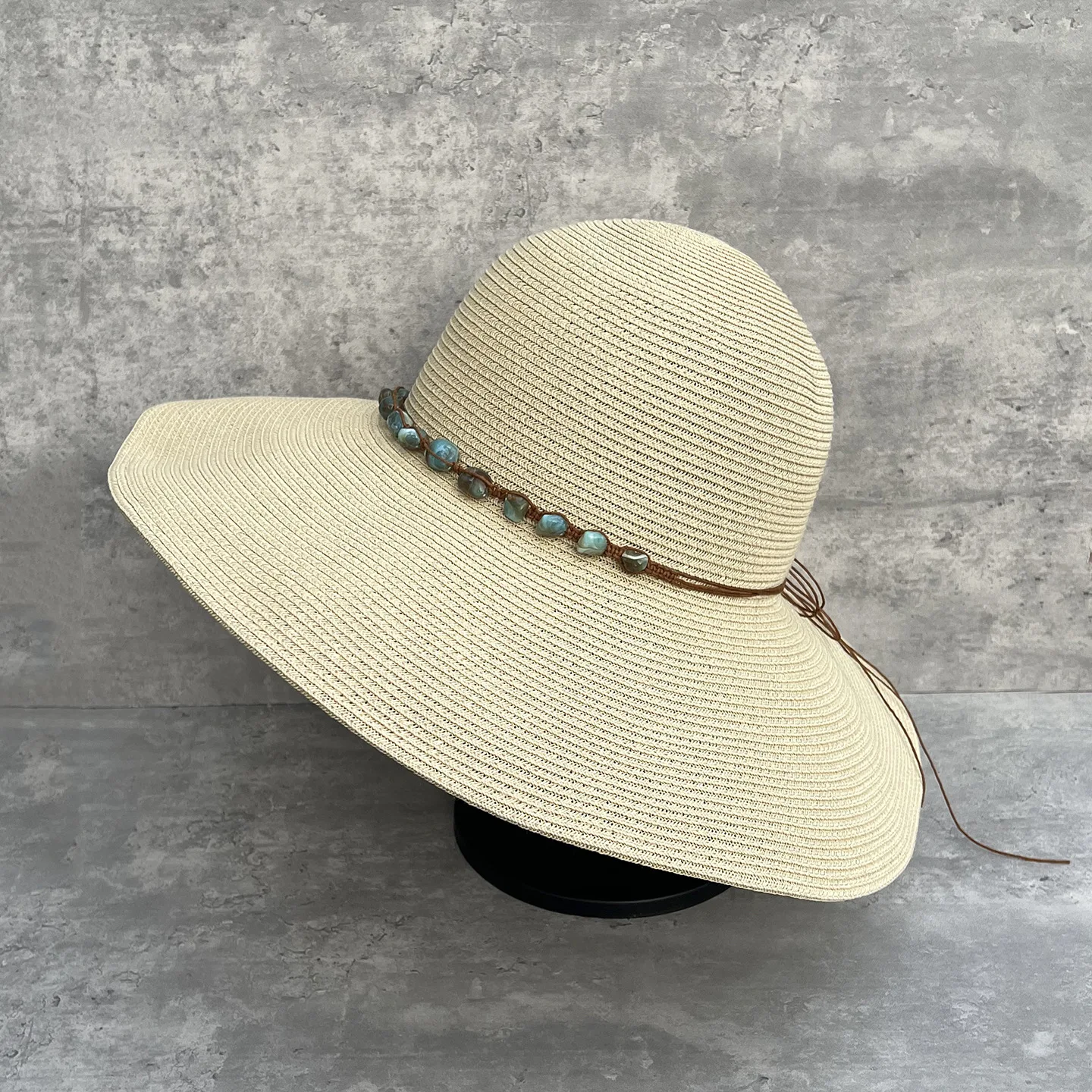 Resort Style Paper Straw Woven Extra Large Brim Sun Hat Women Summer Sun Protection Foldable Beaded Beach Hat
Resort Style Paper Straw Woven Extra Large Brim Sun Hat Women Summer Sun Protection Foldable Beaded Beach Hat
