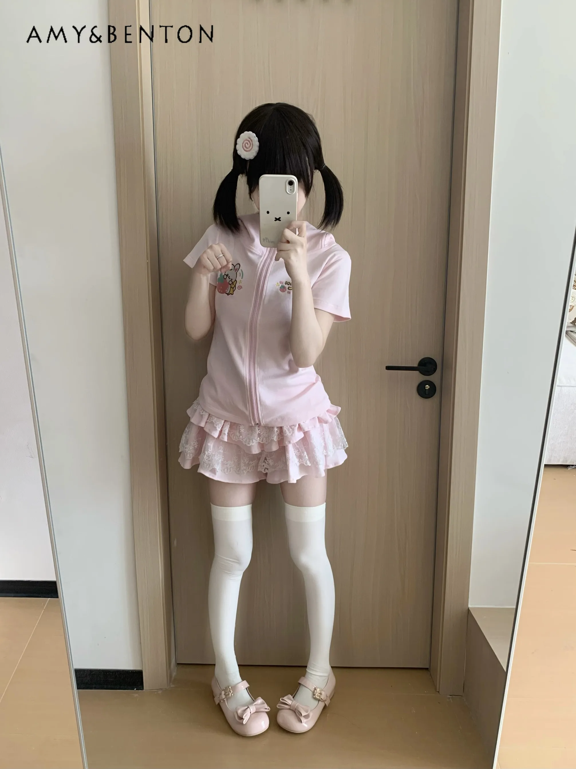 2026 Summer New Japanese Style Cute Soft Girl Slim Fit Daily Versatile Pink Bunny Ear Embroidered Short Sleeve Hooded Coat
2026 Summer New Japanese Style Cute Soft Girl Slim Fit Daily Versatile Pink Bunny Ear Embroidered Short Sleeve Hooded Coat